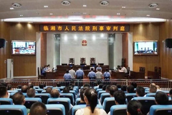 希恩配资网 侵吞学生伙食费近350万元，湖南一中学总务处主任和采购员被判刑