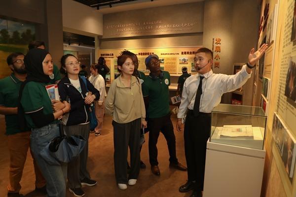 星速优配平台 开往安徽小岗村的“大篷车”