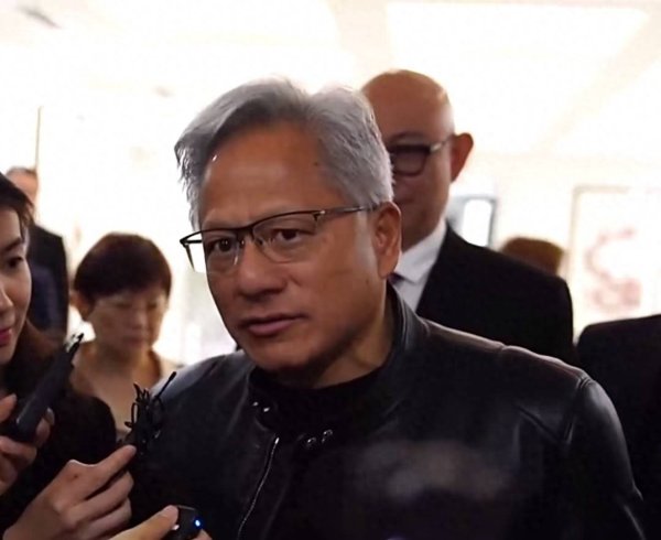 亦丰策略 黄仁勋穿唐装演讲，英伟达H20芯片将重启销售，华强北供应商：价格还没降