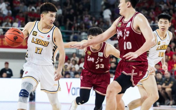 E策略平台 浙江男篮77-67力克广厦，程帅澎24分张洪硕伤退，孙铭徽情绪失控